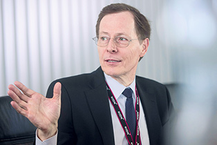 Dr. Eike Böhm, Technologie-Vorstand (Porträt)